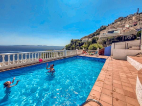 Apartment with furnished terrace